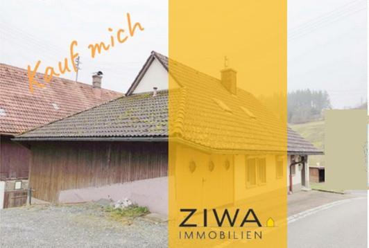 Kleines, altes Haus mit Schopf …